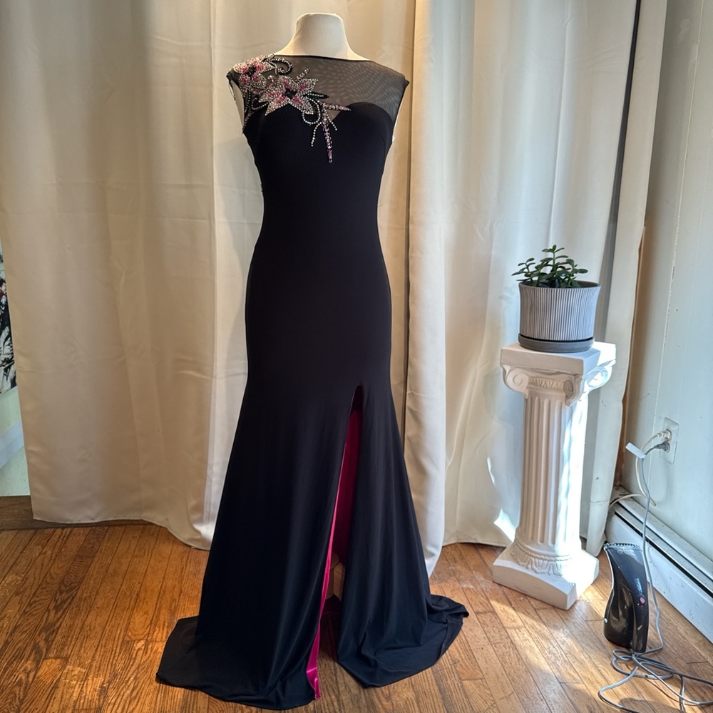 Stunning Deadstock 90’s / Early 2000’s Black and Pink Beaded Gown